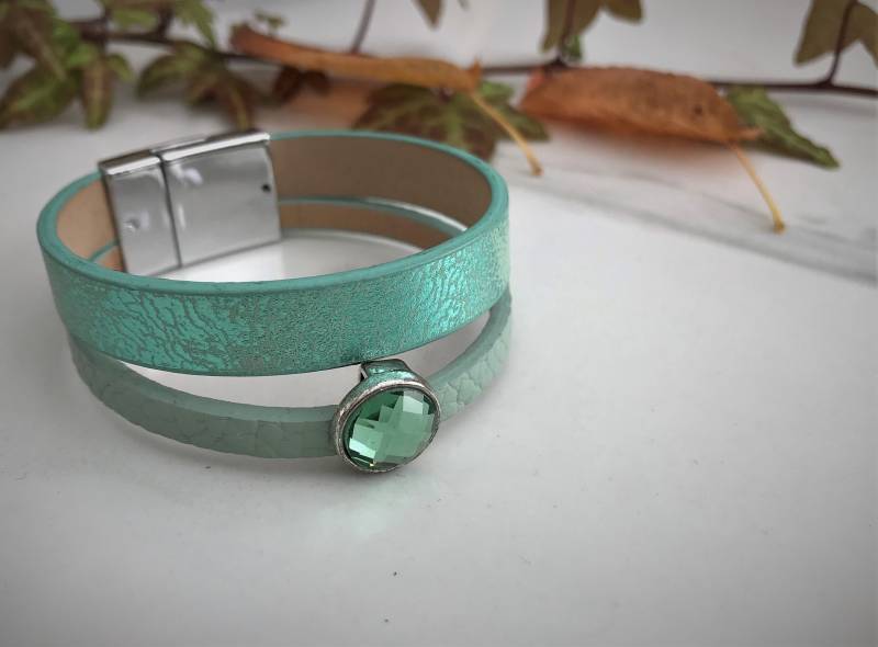 Veganes Kunstleder Armband Grün Mit Edelstahl Magnet-Verschluss Veganes Kunstleder Armband Grün Mit Edelstahl Magnet-Verschluss von LuckySchmuck