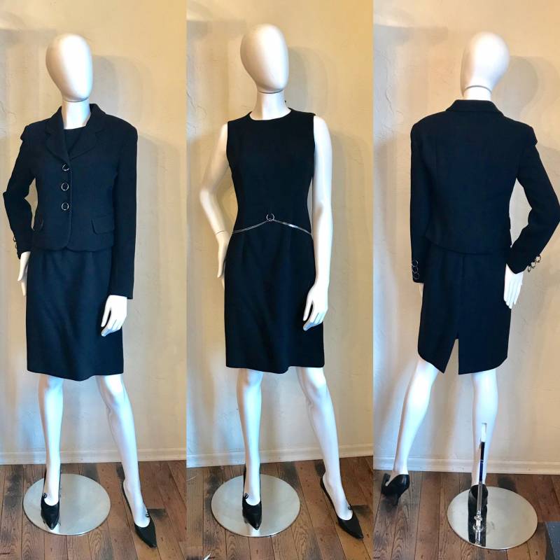 Vintage 1980 Moschino Billig Und Chic Schwarz Mantel Kleid & Jacke Set - Klein Vintage 1980 Moschino Billig Und Chic Schwarz Mantel Kleid & Jacke Set - Klein von Luckyduckyvintage1