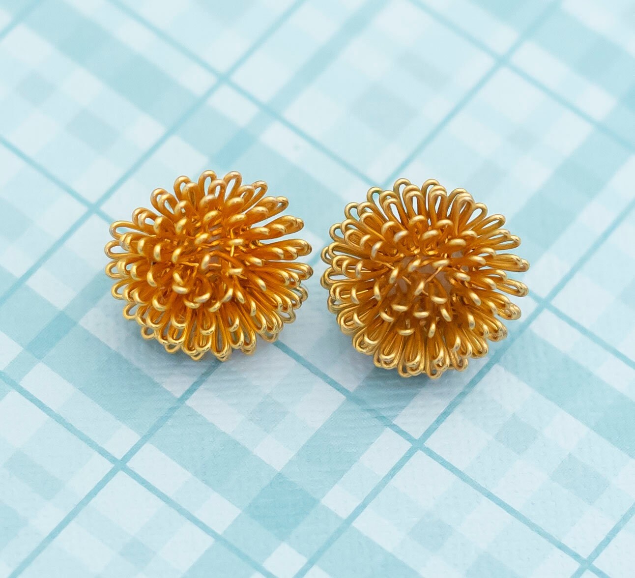 Vintage Goldene Lychee Ohrstecker Von Avon - L7 von LuckyvintagefindsUS