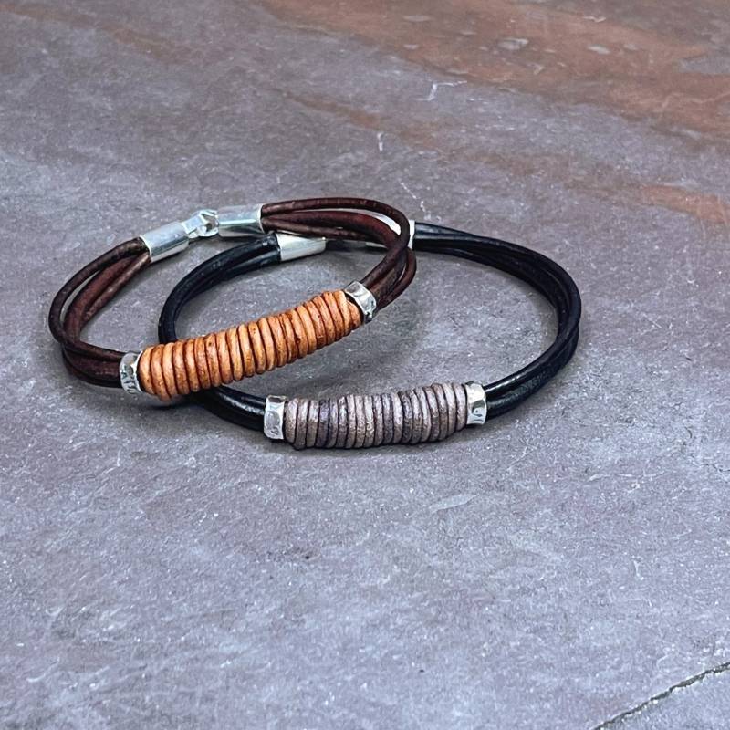 With The Band - Hand Gewickeltes Leder Und Handwerker Sterling Silber Armband With The Band - Hand Gewickeltes Leder Und Handwerker Sterling Silber Armband von LucyCarrDesigns