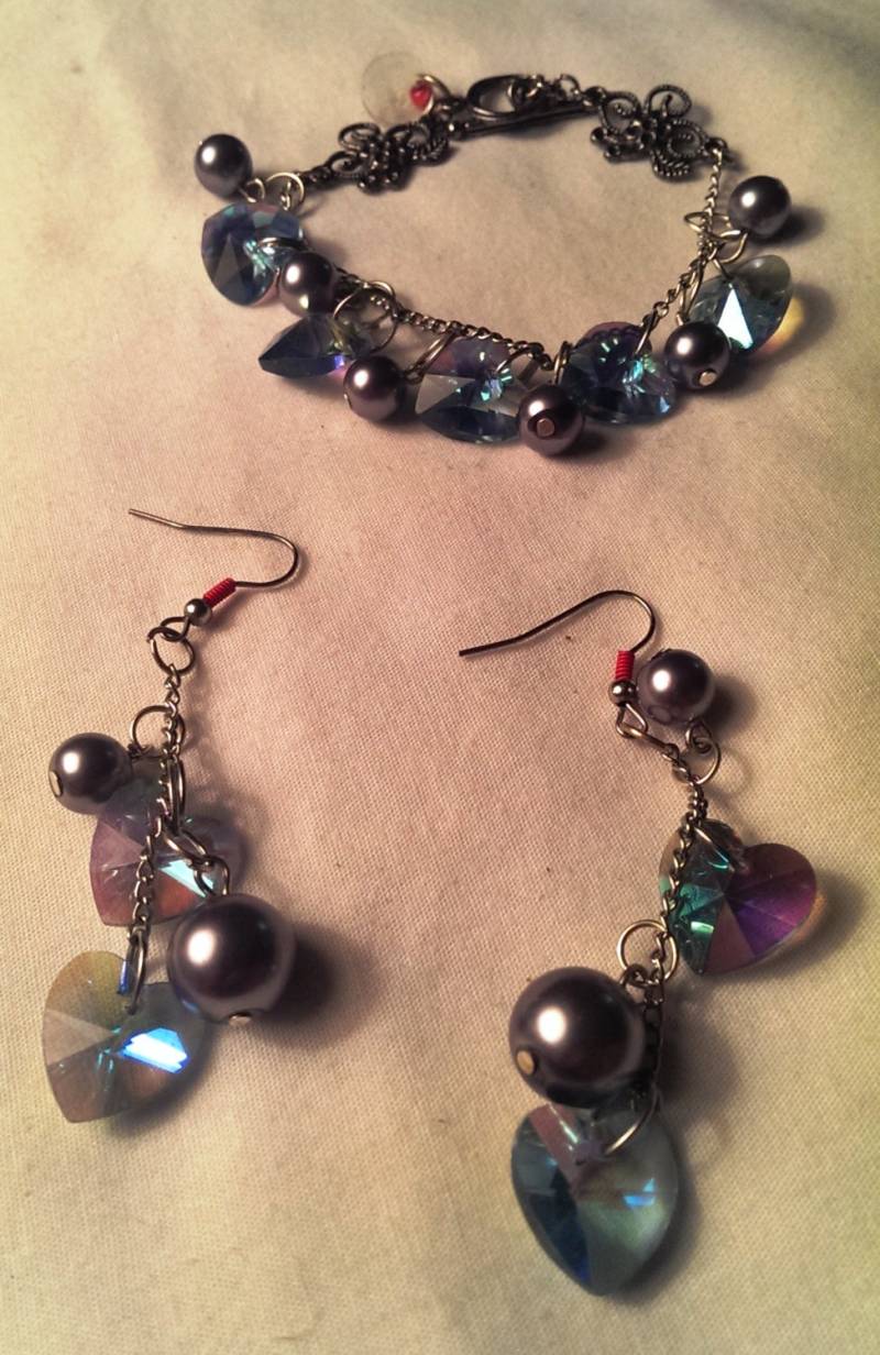 Kristallherz & Graue Perle Charm Armband Und Ohrringe von LucyCueCreations