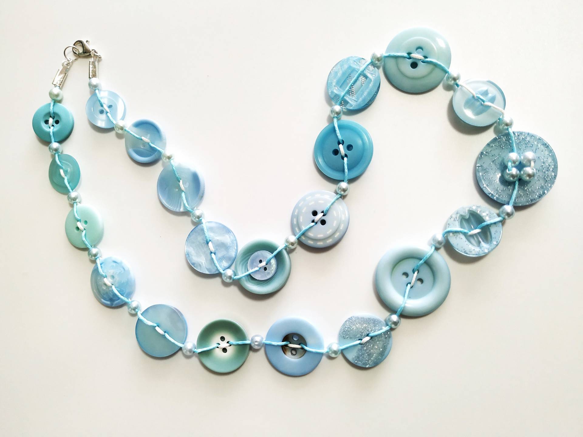Eisblaue Knopfkette von LucyLynnTreasures