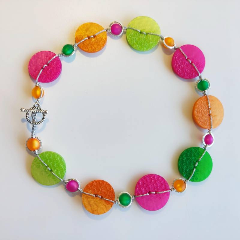 Knopfcollier in Neonfarben von LucyLynnTreasures