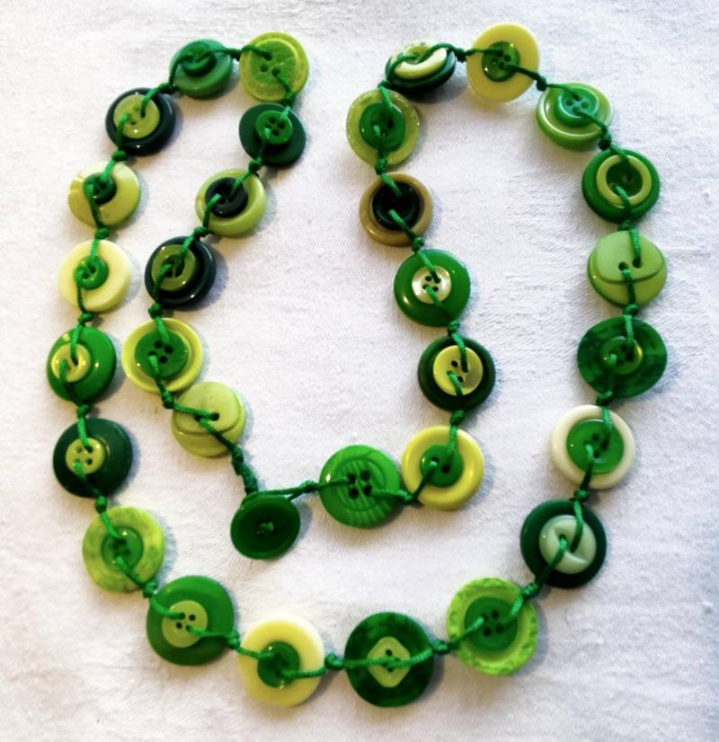 Knopfkette in Mittel - Und Hellgrün von LucyLynnTreasures