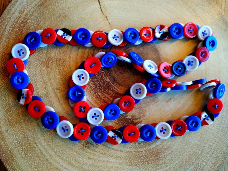 Rot-Weiß-Blaue Doppelseitige Knopfkette Rot-Weiß-Blaue Doppelseitige Knopfkette von LucyLynnTreasures