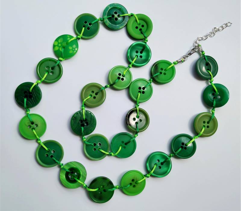 Smaragdgrüne Knopfkette von LucyLynnTreasures