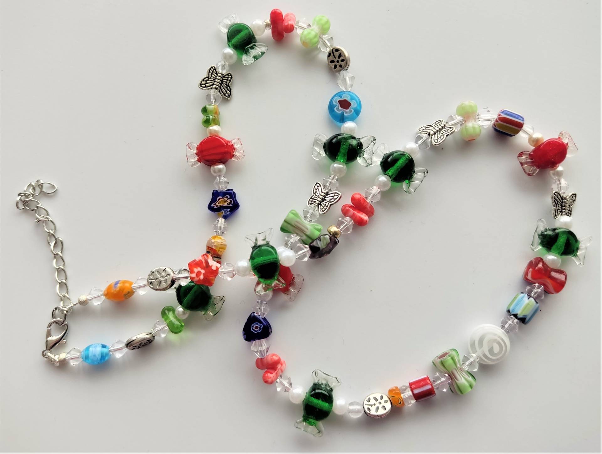 Sommerlich Bunte Millefiori-Glasperlenkette Mit Glasbonbons, Blumen Und Schmetterlingen von LucyLynnTreasures