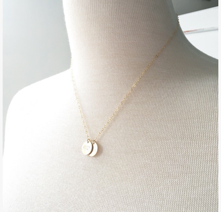 Handgestempelte Hochzeit Datum & Initialen Halskette | Brautparty Geschenk Personalisierter Schmuck Handgestempelte Hochzeit Datum & Initialen Halskette | Brautparty Geschenk Personalisierter Schmuck von LucyMint