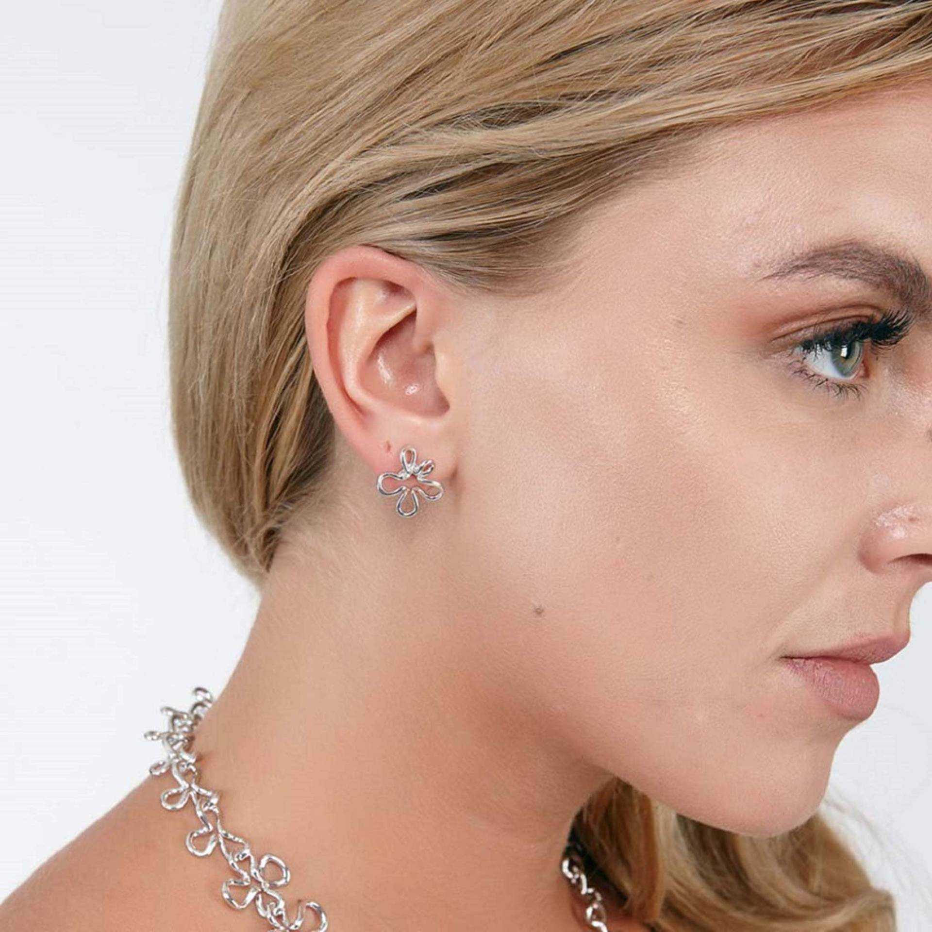 Große Splash Ohrstecker, Skulpturale Ohrringe, Designer Große Einfache Geschenke, Brautjungfern Geschenk Verpackte Handgemachte Ohrstecker von LucyQuartermaineltd