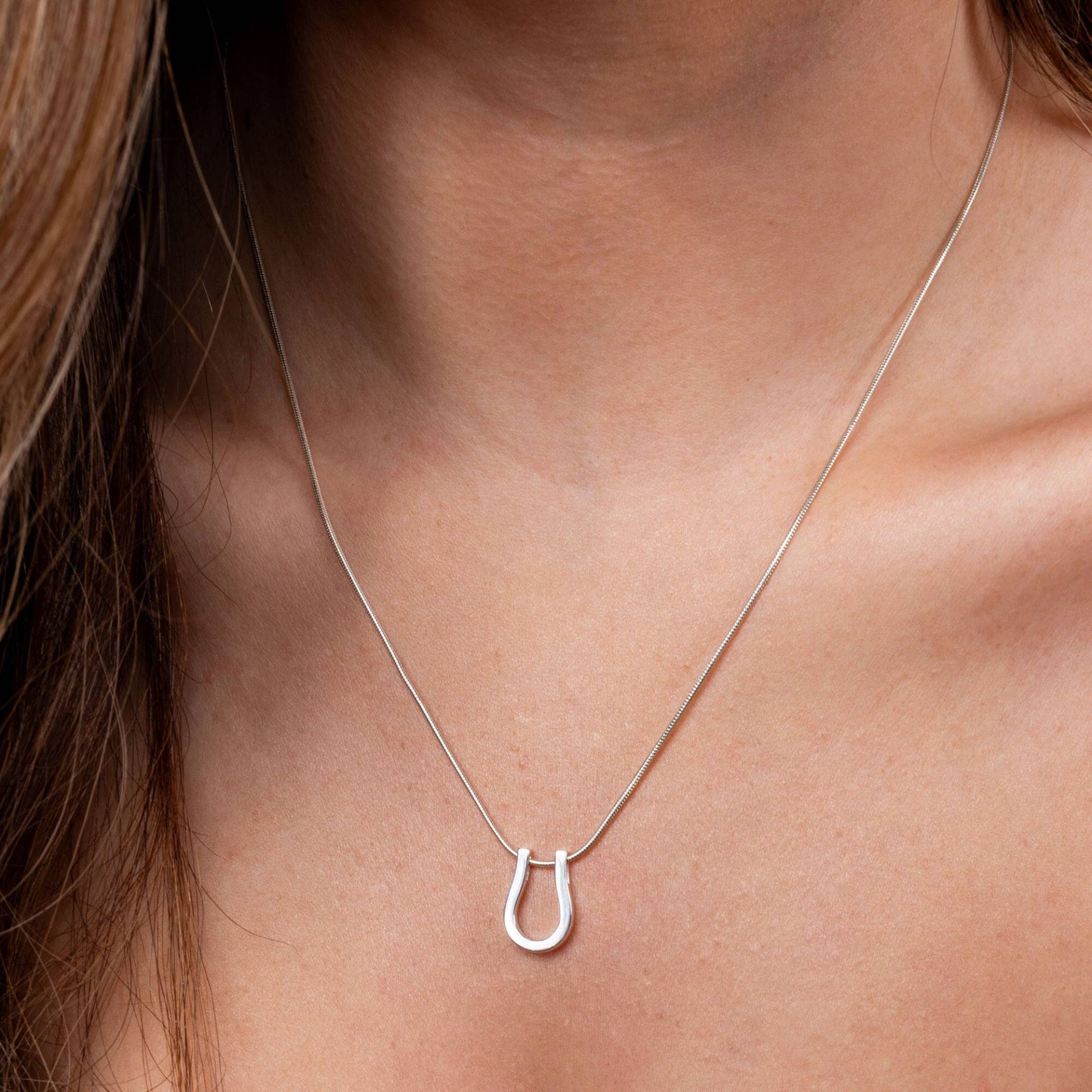 Hufeisen Anhänger Aus Sterling Silber Hufeisen Anhänger Aus Sterling Silber von LucyQuartermaineltd