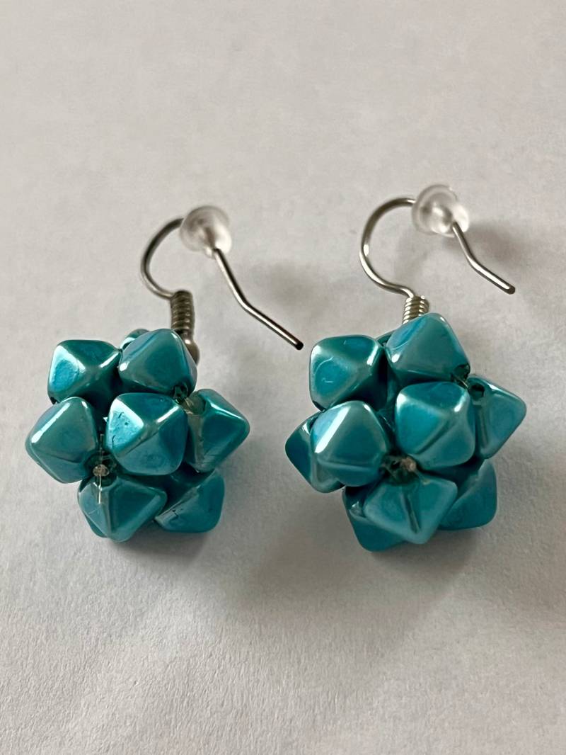 Perlenblaue Ohrringe von LucysBeadCrafts
