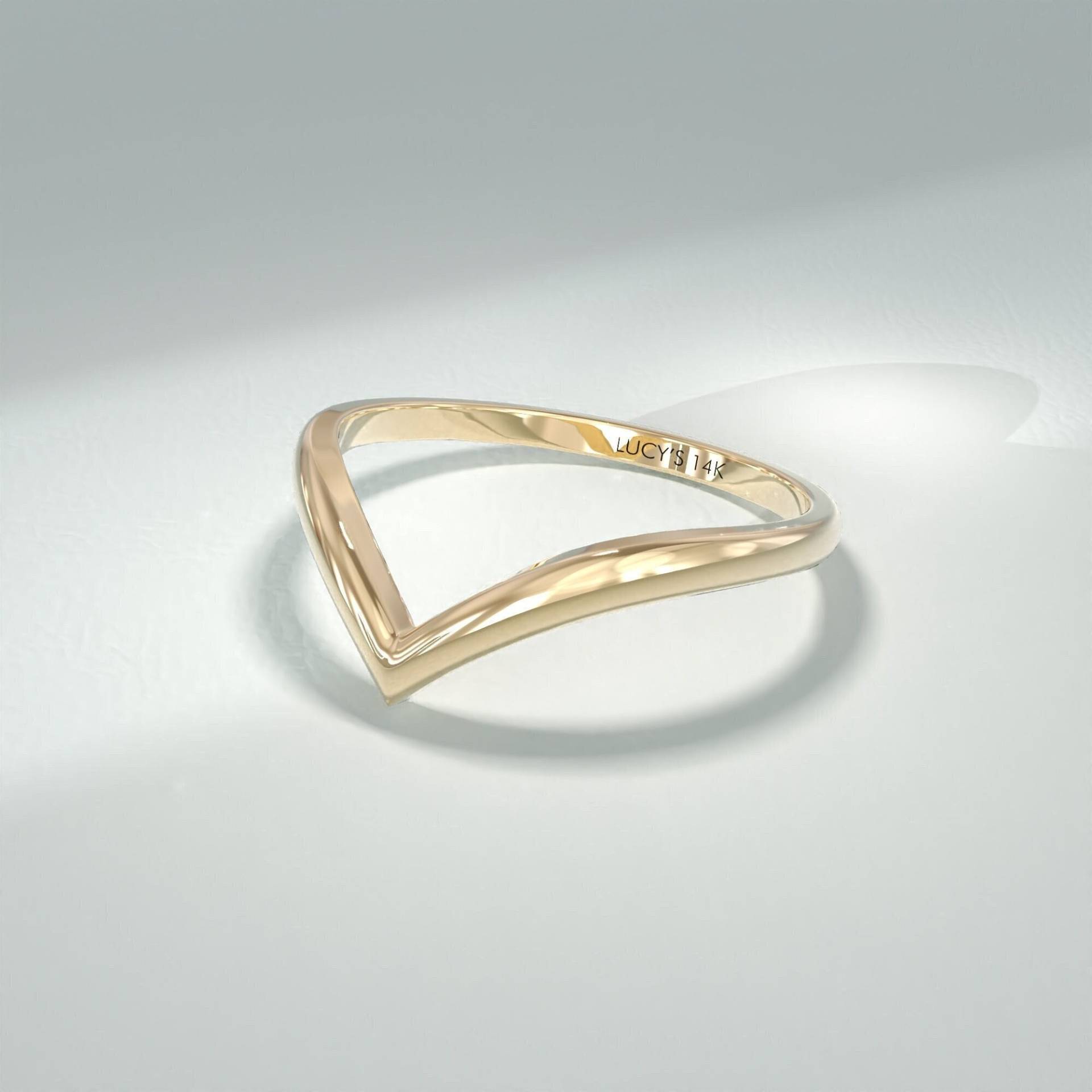 14K Gold Wishbone Ring, Solid Chevron Stapelring, Gebogener Ehering, V-Förmiger Damenring, Stapelbares Dünnes Goldband, Konturring von LucysFineJewelry