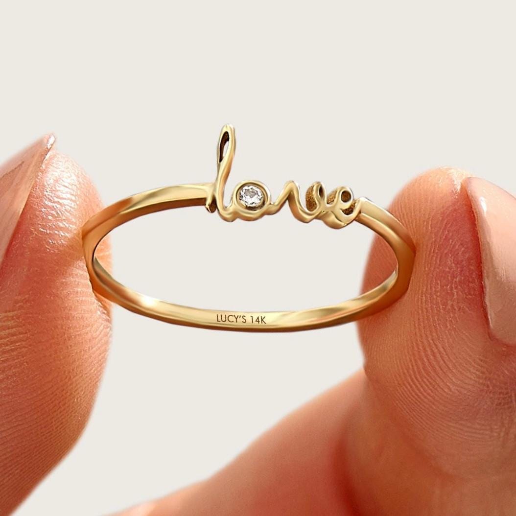 Diamant Liebesring, 14K Gold Love Script Ring Für Frauen, Solider Goldversprechensring Sie, Zierlicher Goldring, Einzigartiger Schmuck Geschenk von LucysFineJewelry