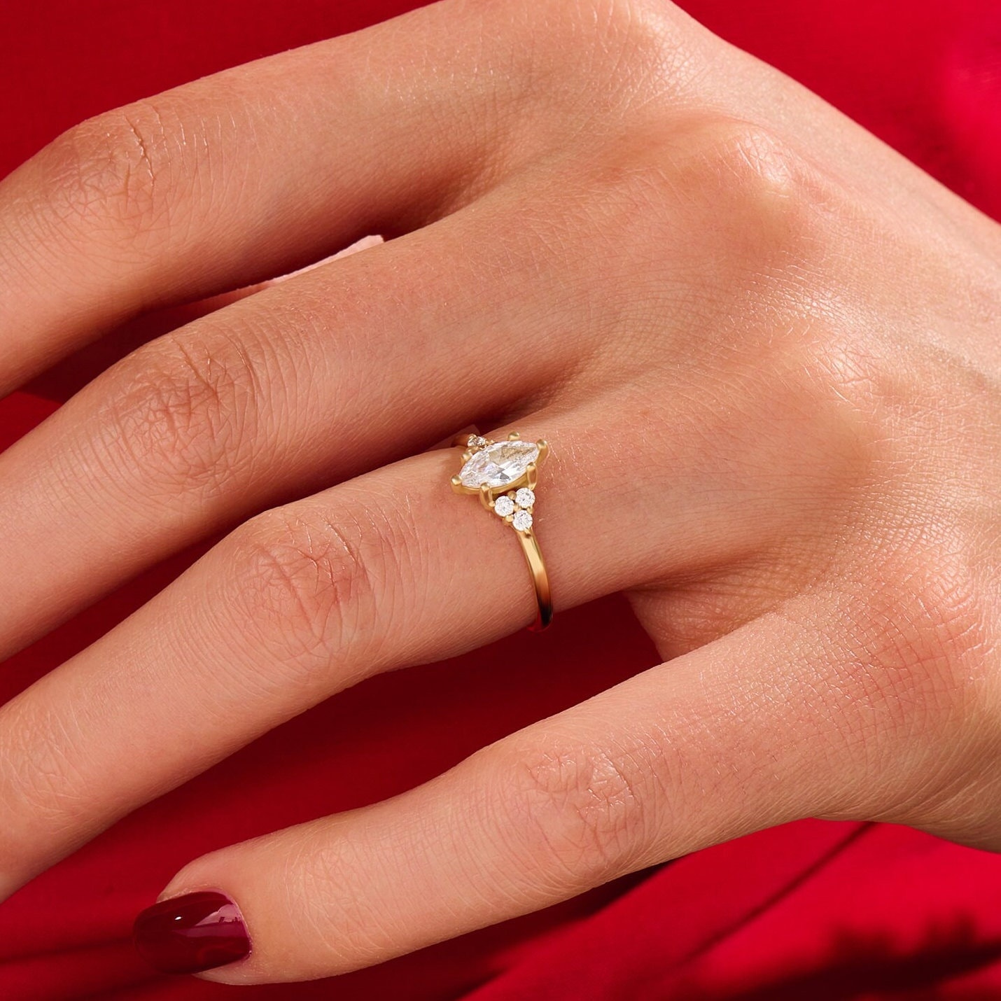 Diamant Marquise Verlobungsring Massivgold Solitär Ring Frauen 14K Gold Vintage Design 0.5Ct Bandring Zierlicher Jubiläumsring von LucysFineJewelry