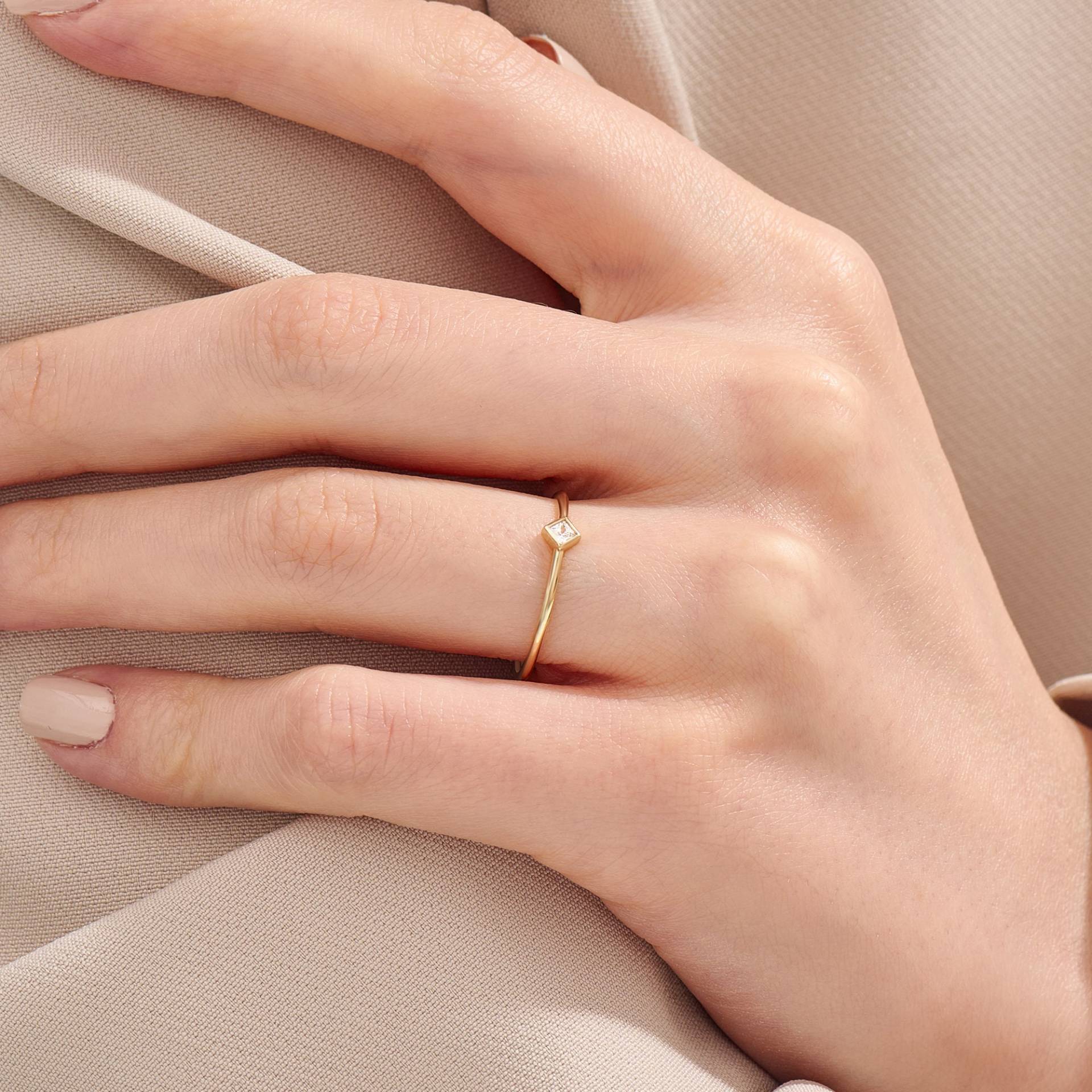 Diamant Minimal Princess Solitaire Ring, 14K Solid Gold Versprechen Ring Frauen, Kleine Verlobungsring, Basic Pinky in Gelb Rose Weiß von LucysFineJewelry