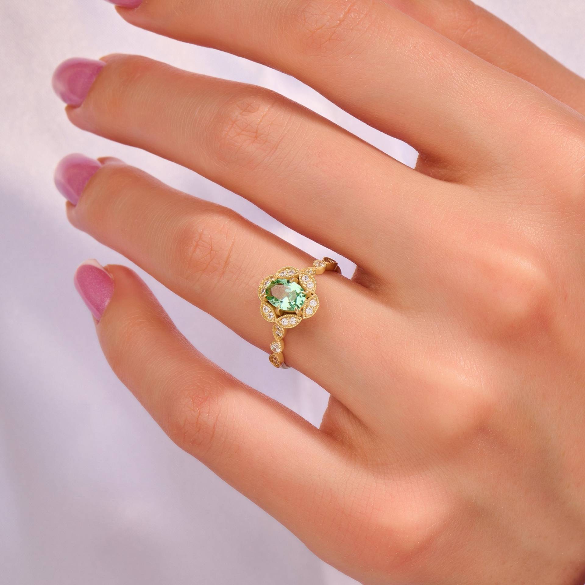 14K Gold Verlobungsring, Solid Vintage Grüner Turmalin Ring, Mutter Oval Solitär Zierliche Art Deco Edelstein Blume Ring von LucysFineJewelry
