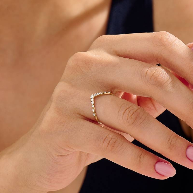 Geschwungener Diamant-Ehering Für Frauen 14K Solid Gold V-Förmiger Ring Zierlicher Stapelring Kontur Bandring Dünner Nesting Enhancer von LucysFineJewelry