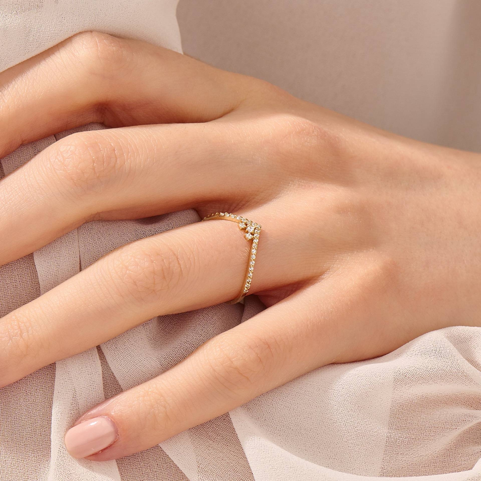 Pave Diamant Wishbone Ring | 14K Solid Gold Chevron Geschwungener Dünner Stapelring Minimalist Schmuck V-Form Nesting von LucysFineJewelry