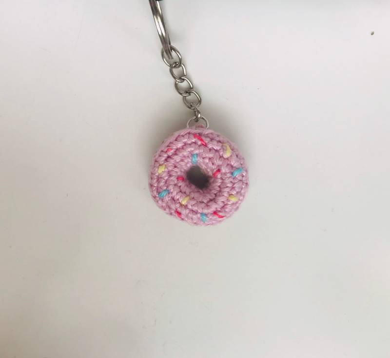 Gehäkelter Donut Schlüsselanhänger, Crochet Keychain Gehäkelter Donut Schlüsselanhänger, Crochet Keychain von LucysKawaiiShop