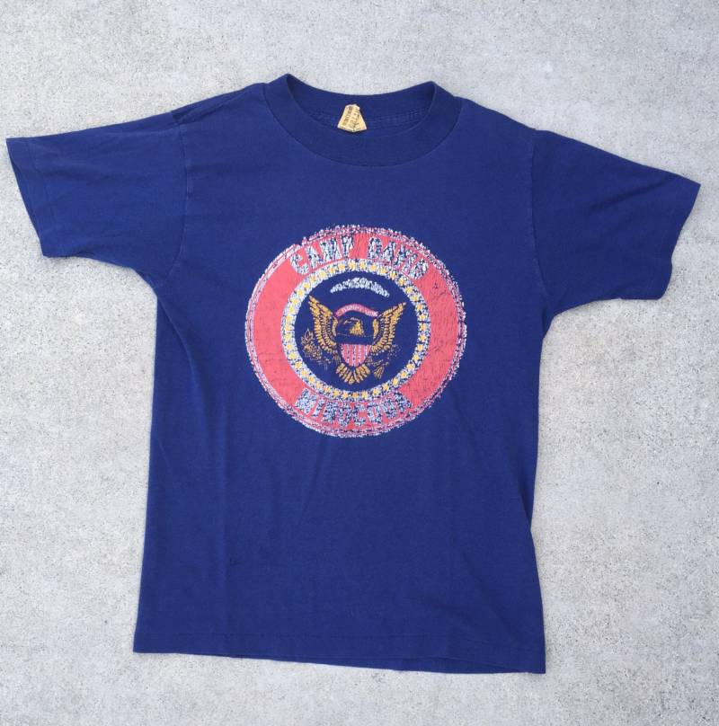 1980Vintage-T-Shirt, Vintage Grafik T-Shirt, Camp David, Größe Klein 1980Vintage-T-Shirt, Vintage Grafik T-Shirt, Camp David, Größe Klein von LucysVintage72