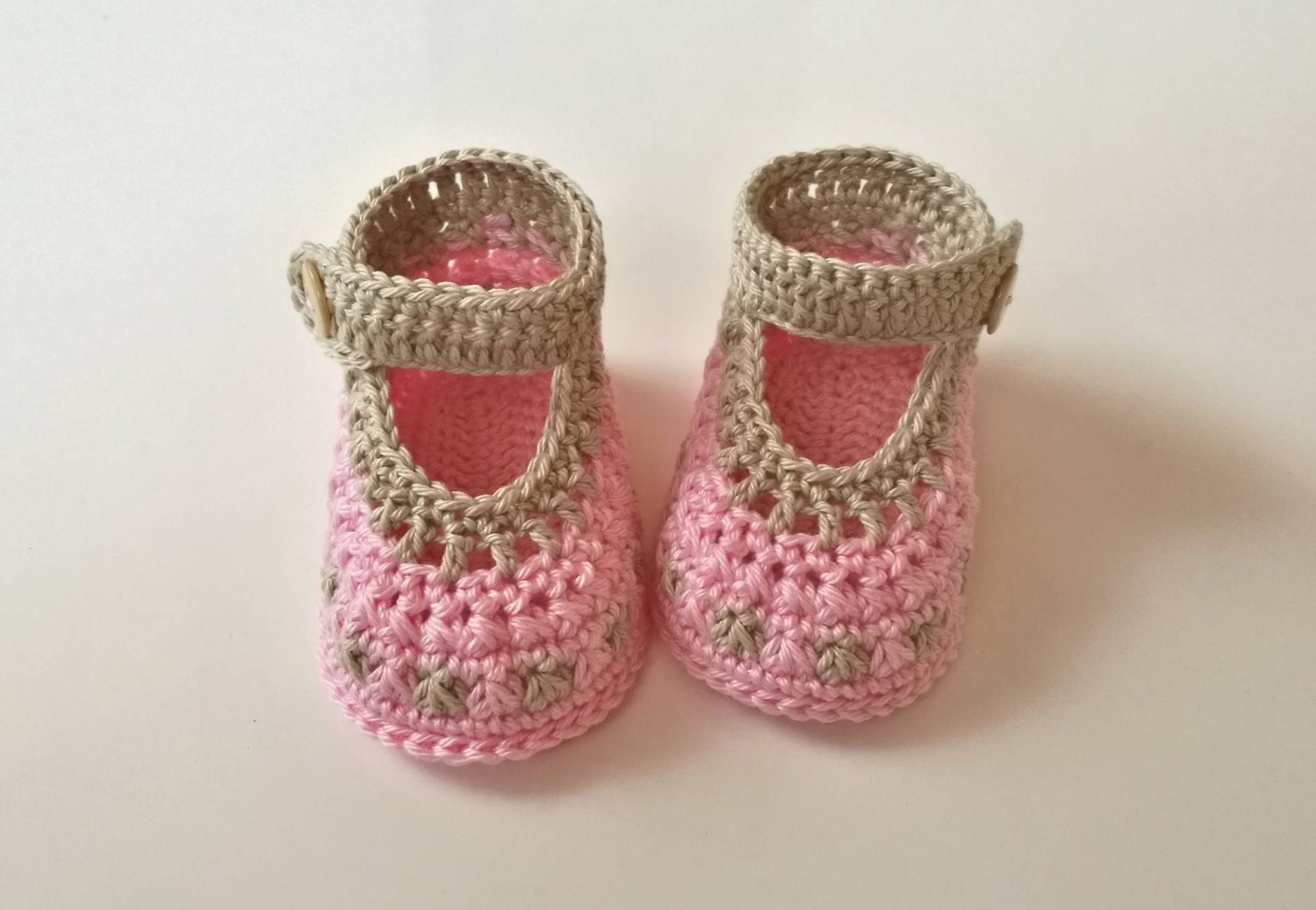 Gehäkelte Babyschuhe Ballerina Rosa-Beige Gehäkelte Babyschuhe Ballerina Rosa-Beige von LucysWoollyWorld