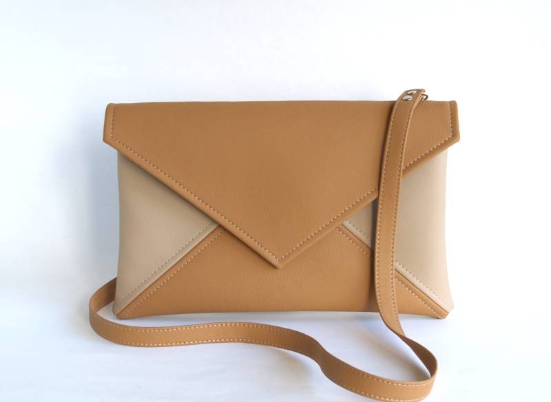Beige Vegan Leder Crossbody Bag Formelle Clutch-Geldbörse von LudaMelnick