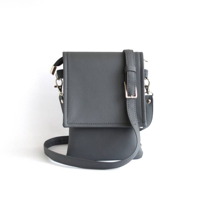 Graue Vegan Leder Handy Umhängetasche Kleine Umhängetasche von LudaMelnick