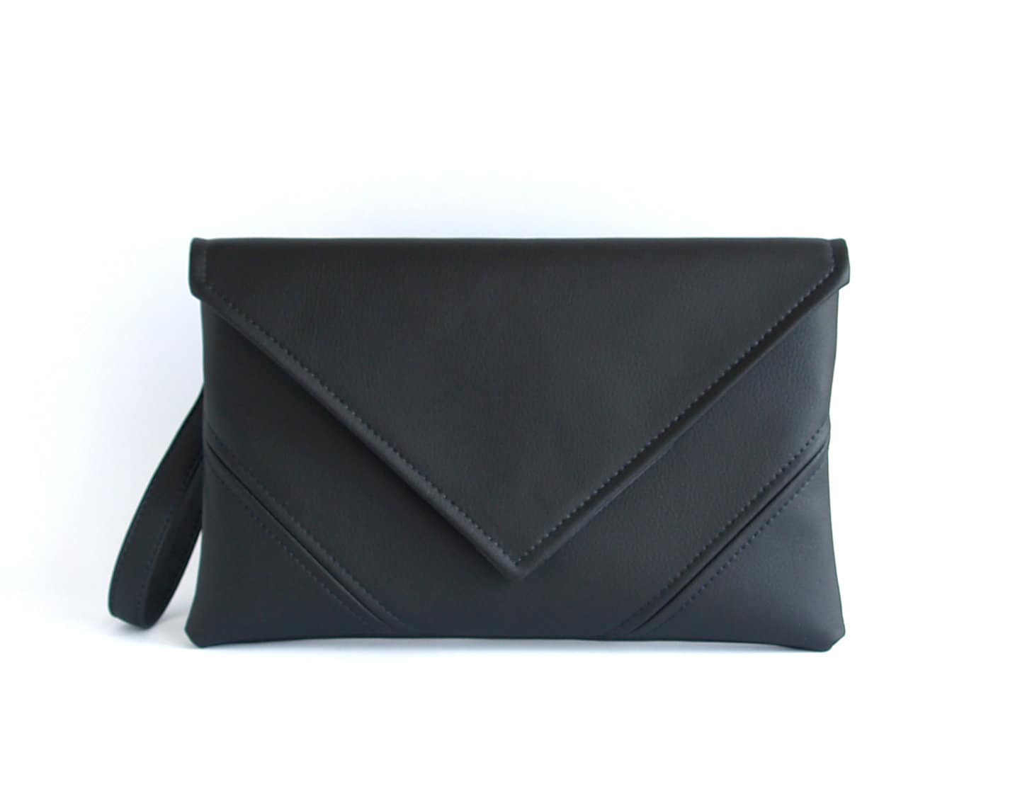 Handgemachte Vegan Leder Clutch Schwarze Tasche Mit Umschlag Und Handschlaufe von LudaMelnick