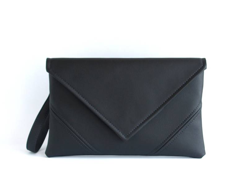Handgemachte Vegan Leder Clutch Schwarze Tasche Mit Umschlag Und Handschlaufe von LudaMelnick