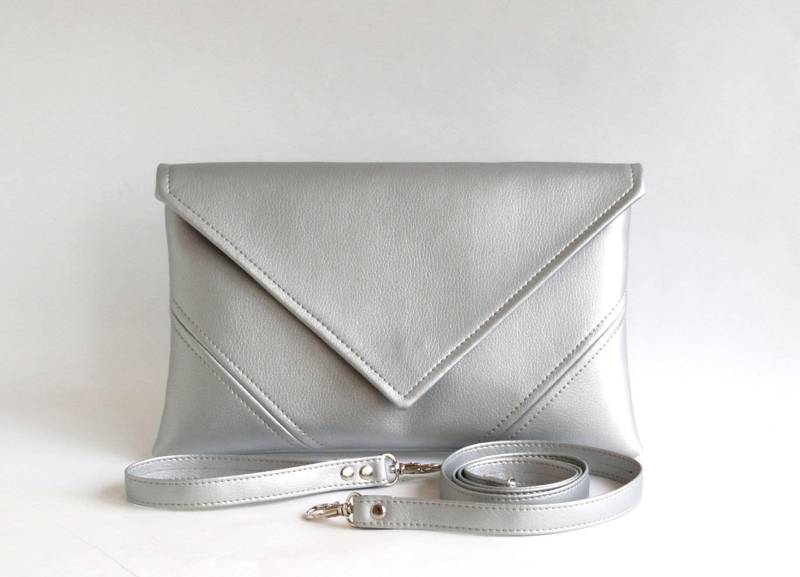 Silber Vegan Leder Clutch Tasche Brautjungfer Geldbörse, Abendhandtasche von LudaMelnick