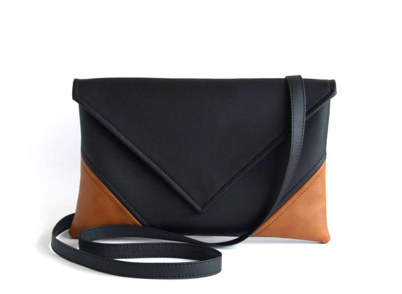 Umhängetasche Aus Veganem Leder Handgefertigte Clutch Mit Handschlaufe von LudaMelnick