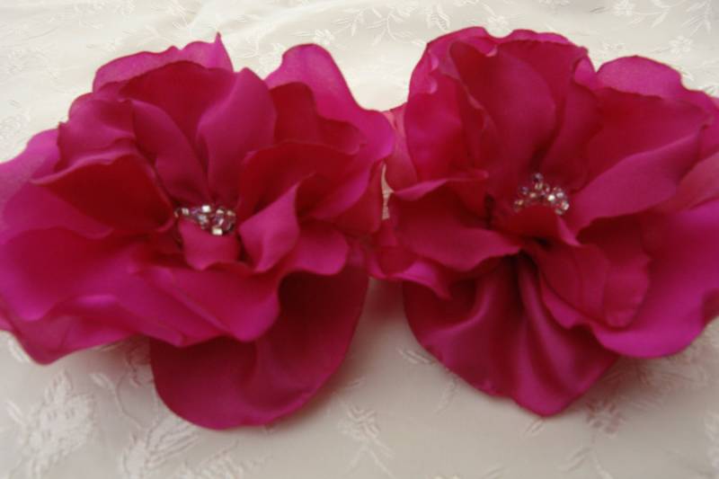 Pinke Haarblumen, Fuchsia Braut Haarspangen, Hochzeit Accessoires, Brautjungfern Geschenke - 2Er Set Ya von LudasPreciousDesigns