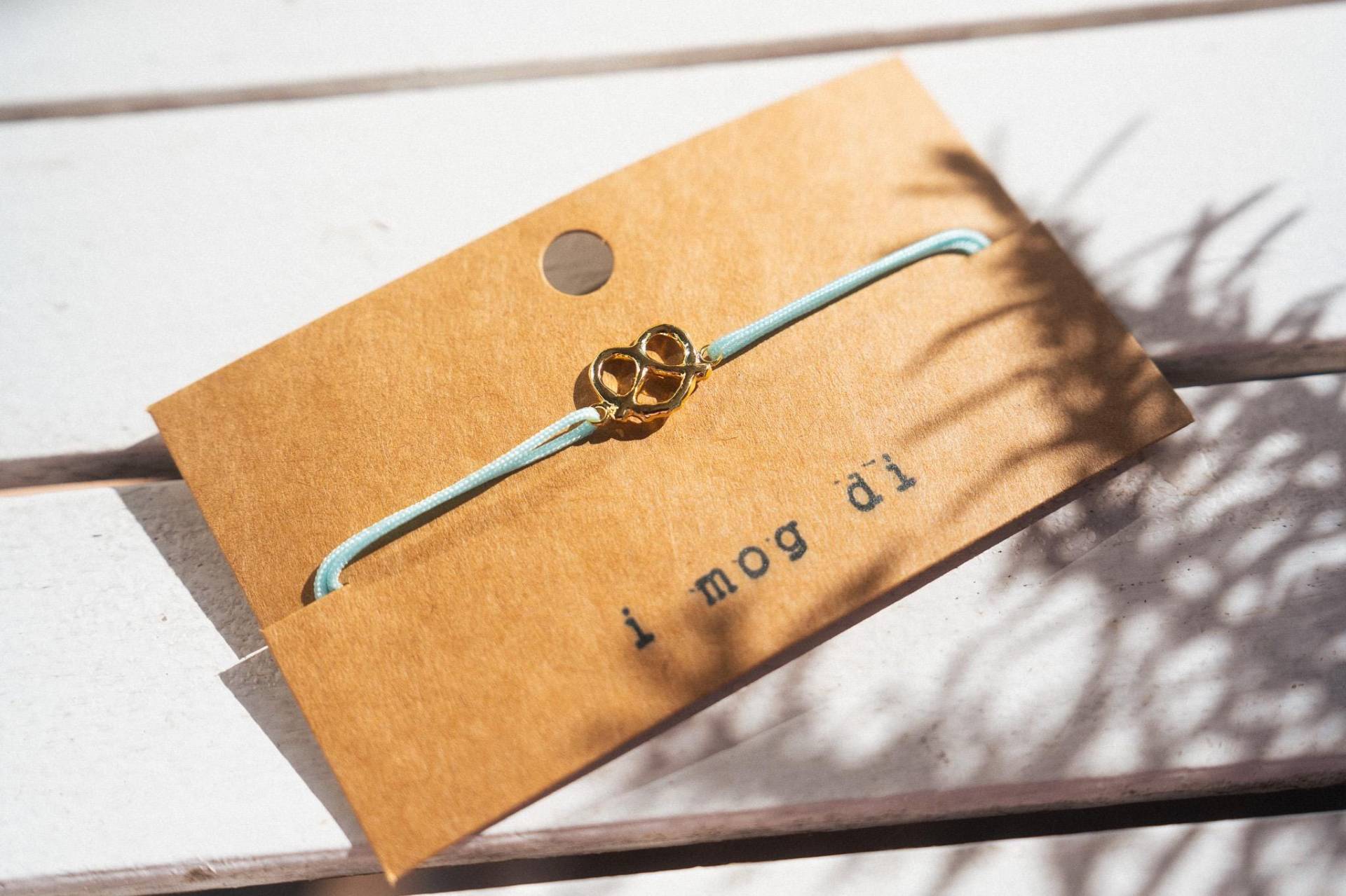 Brezel Armband 14K Vergoldet Hellblau⎢Trachtenschmuck⎢Dirndl⎢Oktoberfest von LudmillasLittleShop
