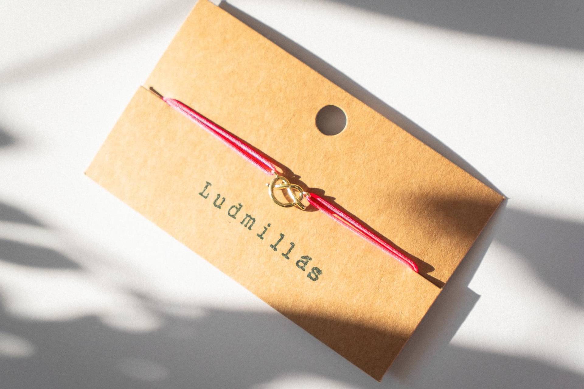 Brezel Armband 14K Vergoldet Neon Pink⎢Trachtenschmuck⎢Dirndl⎢Oktoberfest von LudmillasLittleShop