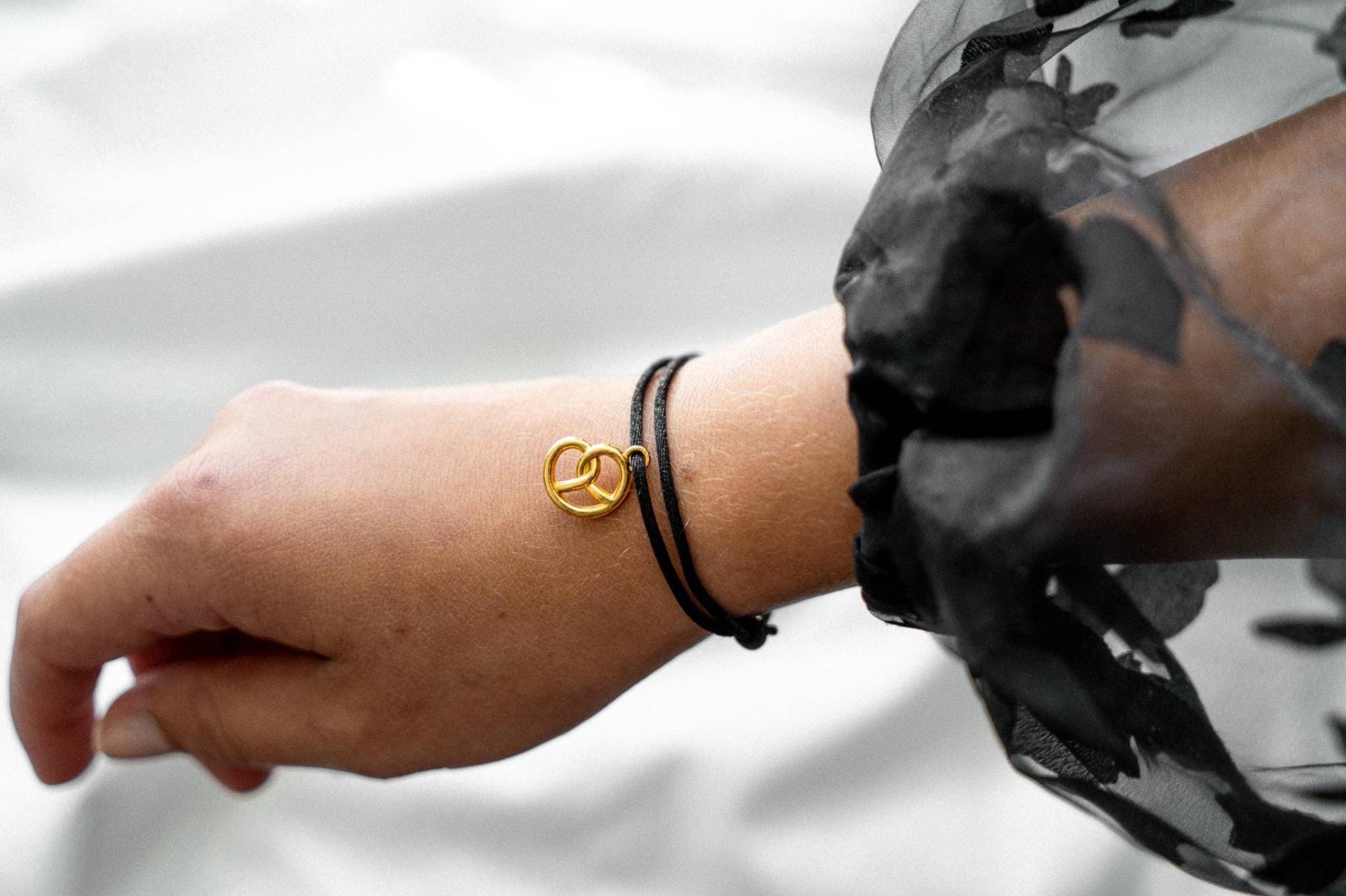 Brezel Armband Gold⎢Trachtenschmuck⎢Dirndl⎢Oktoberfest von LudmillasLittleShop