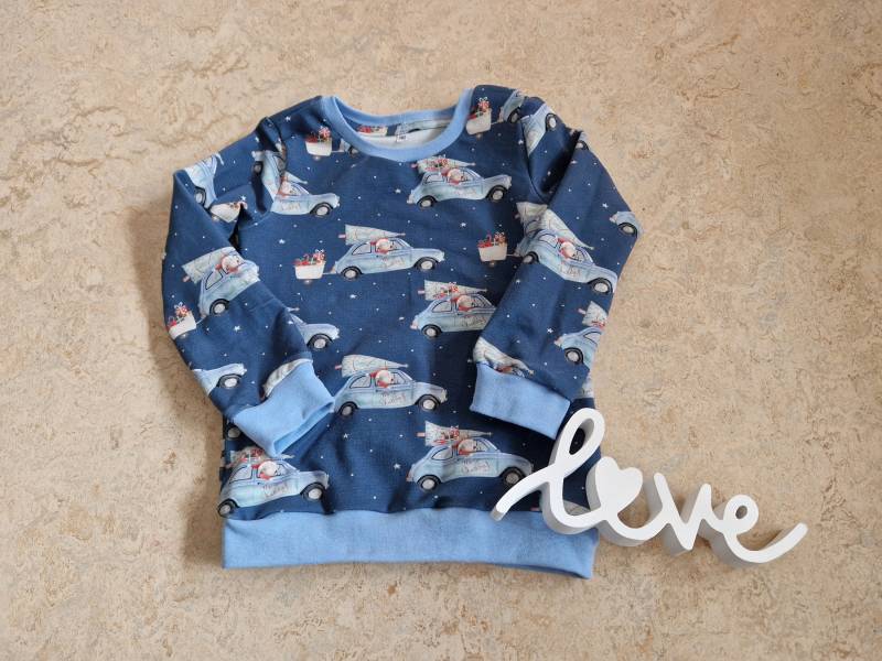 Pullover in Größe 110, Motiv Fahrender Weihnachtsmann, Hellblau, Aus Weichem French Terry, Unisex, Bündchen Weihnachtspullover von LudmillasShop