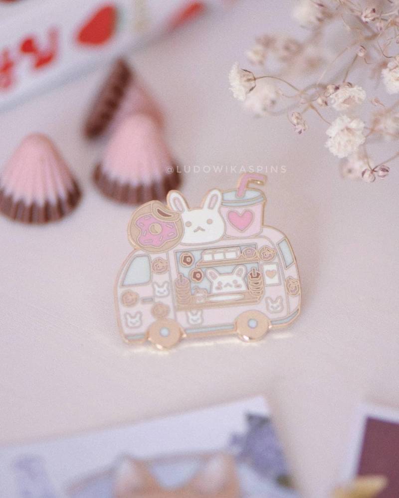 Donut Truck || Donuts Pastell Enamel Pin Kawaii Bunny Donut Truck || Donuts Pastell Enamel Pin Kawaii Bunny von LudowikasPins