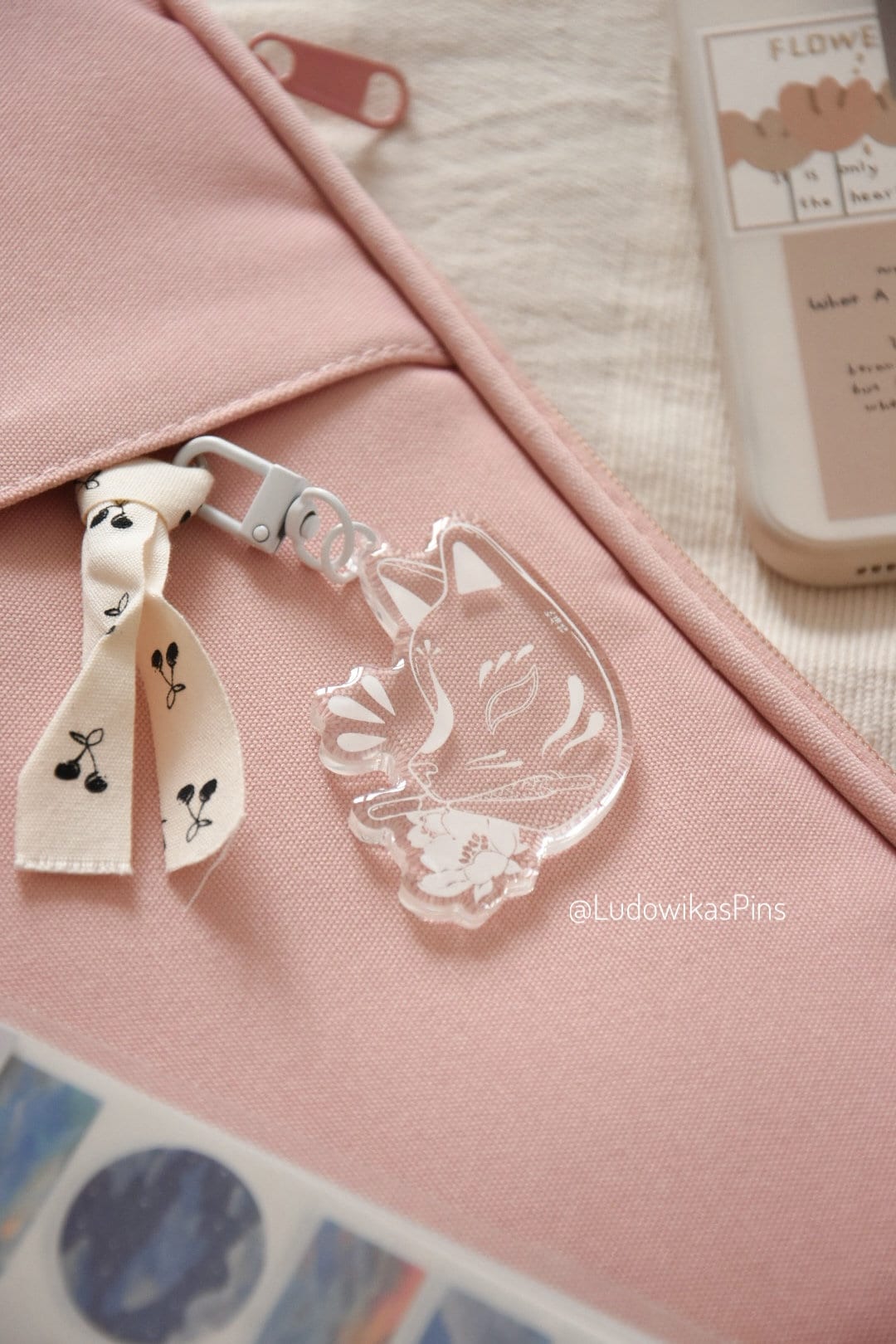 Kitsune Mask Acrylic Keychain von LudowikasPins
