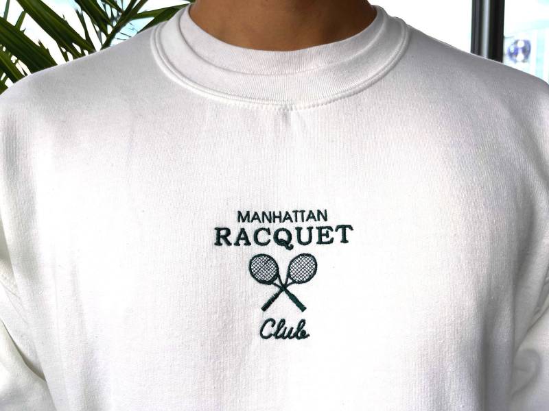 Manhattan Besticktes Sweatshirt | Personalisierbar, Vintage, Unisex Rundhalspullover Manhattan Besticktes Sweatshirt | Personalisierbar, Vintage, Unisex Rundhalspullover von LudusApparel