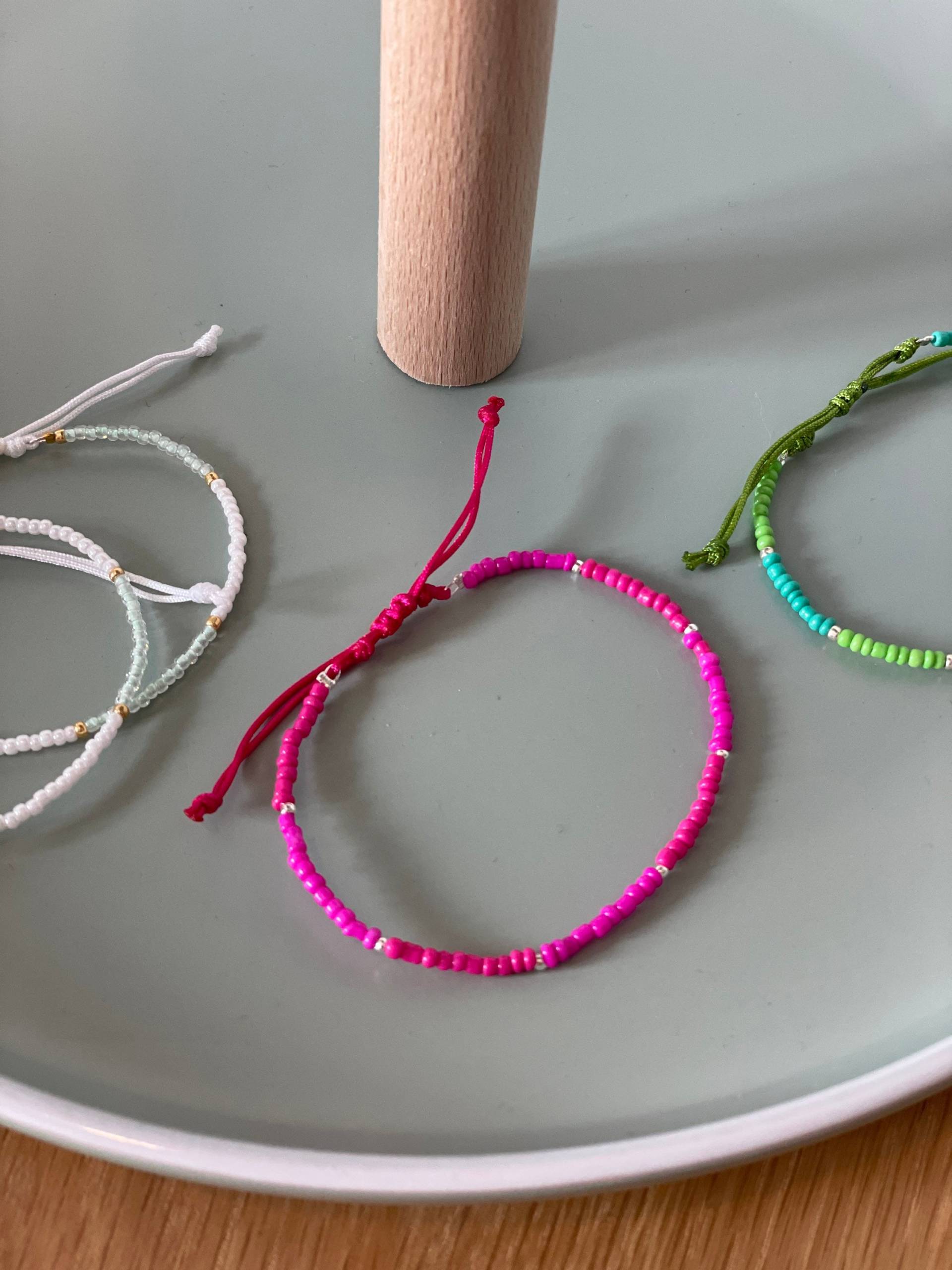 Armband Glasperlen Rocailles Auf Schmuckdraht Mit Schiebeknoten Armband Glasperlen Rocailles Auf Schmuckdraht Mit Schiebeknoten von LuettenShopDE