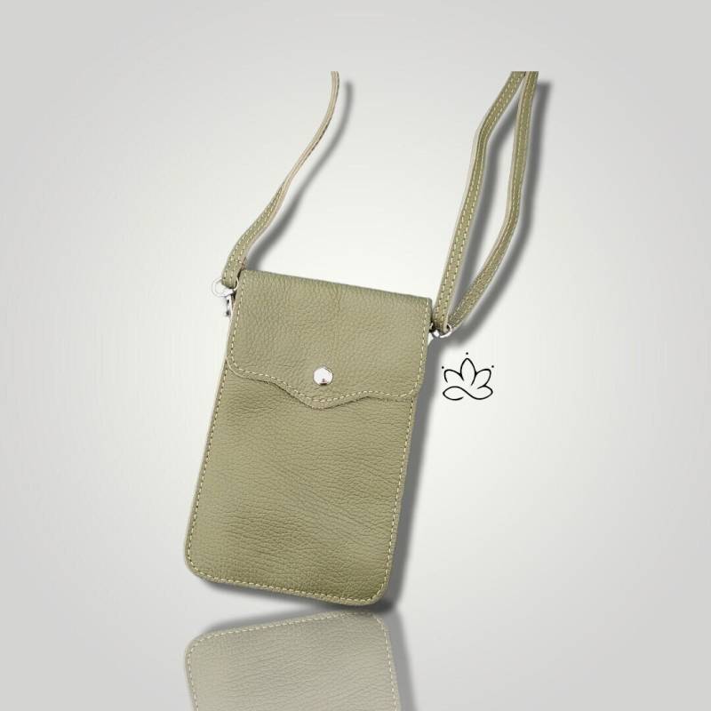 Echtleder Handytasche "Pety" in Militärgrün von LuettisDekoStudio