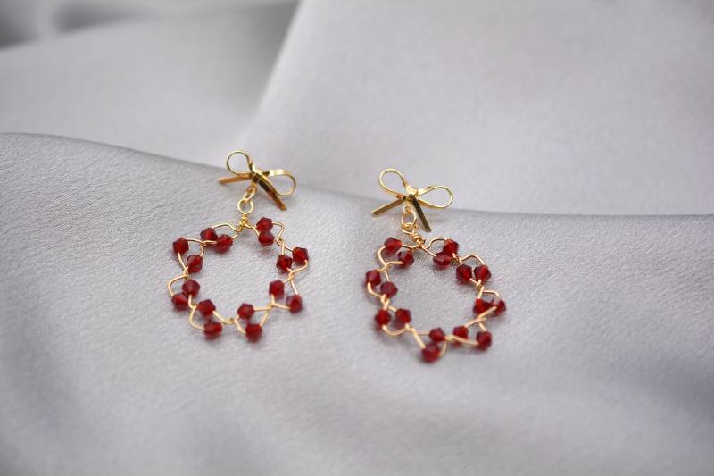 Rote Krystal Kranz Frühling Ohrringe Mit Schleife Ohrstecker Valentinstagsgeschenk Für Sie von LufyDesign