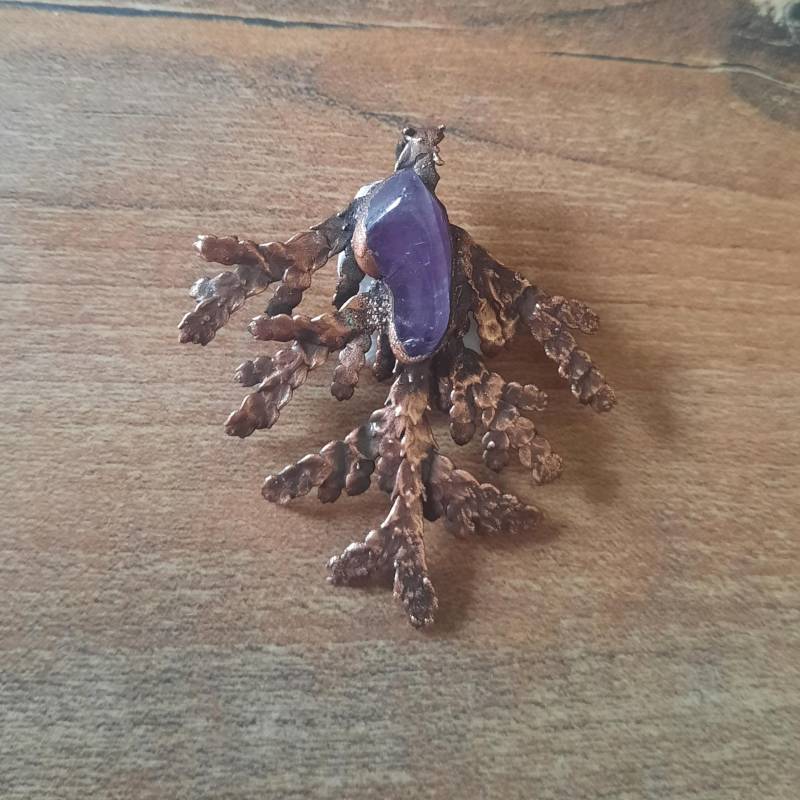 Handgefertigter Naturschmuck, Lebensbaumblatt Mit Kupfer Galvanisiert von LughsAtelier