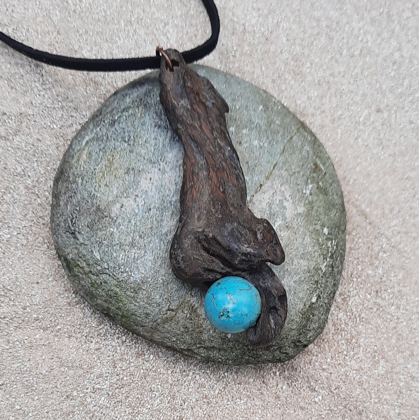 Treibholzhalskette Driftwood Jewelry Türkis Perlen Handmade Schmuck Naturprodukt Geschenk Holzschmuck von LughsAtelier