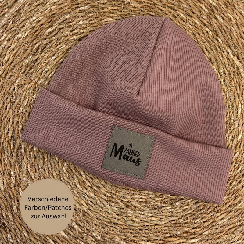 Hipster Beanie, Ribjersey Jersey, Zauber Maus, Happy Regenbogen Oder Weitere Patches in Kunstleder Grau Hipster Beanie, Ribjersey Jersey, Zauber Maus, Happy Regenbogen Oder Weitere Patches in Kunstleder Grau von Luibu