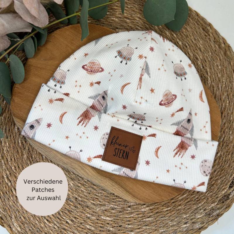 Hipster Beanie, Ribjersey Mit Weltraum Muster, Babymütze, Kindermütze, Individuelle Patches Zur Auswahl Hipster Beanie, Ribjersey Mit Weltraum Muster, Babymütze, Kindermütze, Individuelle Patches Zur Auswahl von Luibu