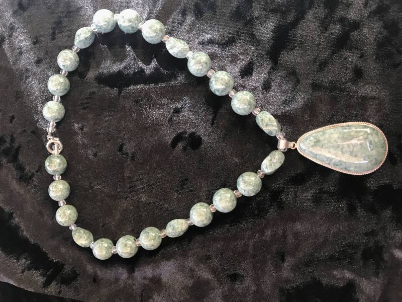 Grüne Jade Halskette von LuisApenJewelry