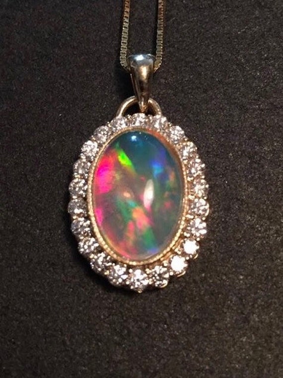 Opal Anhänger von LuisApenJewelry