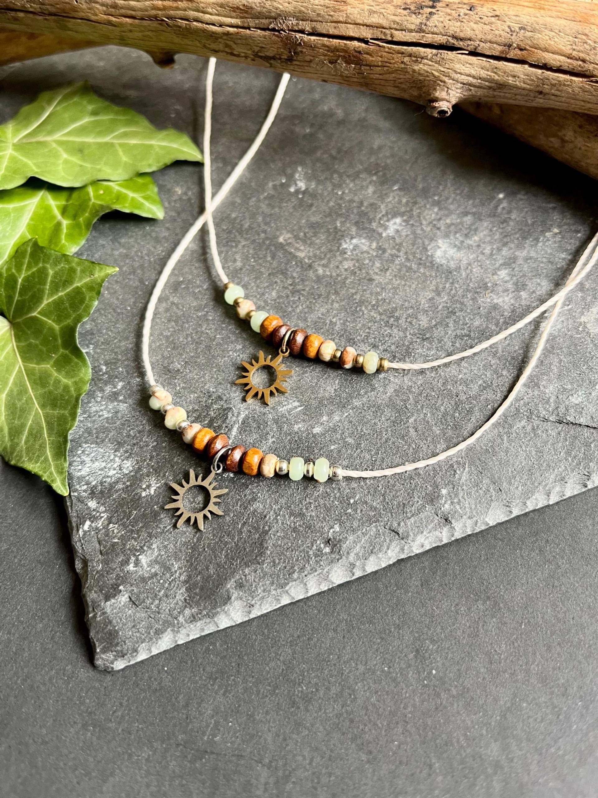 Makramee Halskette Mit Kleiner Sonne Edelsteinperlen Vegan Zierlicher Schmuck Festivalschmuck Silber Gold Boho Kette Makramee Halskette Mit Kleiner Sonne Edelsteinperlen Vegan Zierlicher Schmuck Festivalschmuck Silber Gold Boho Kette von Luisaskunstatelier