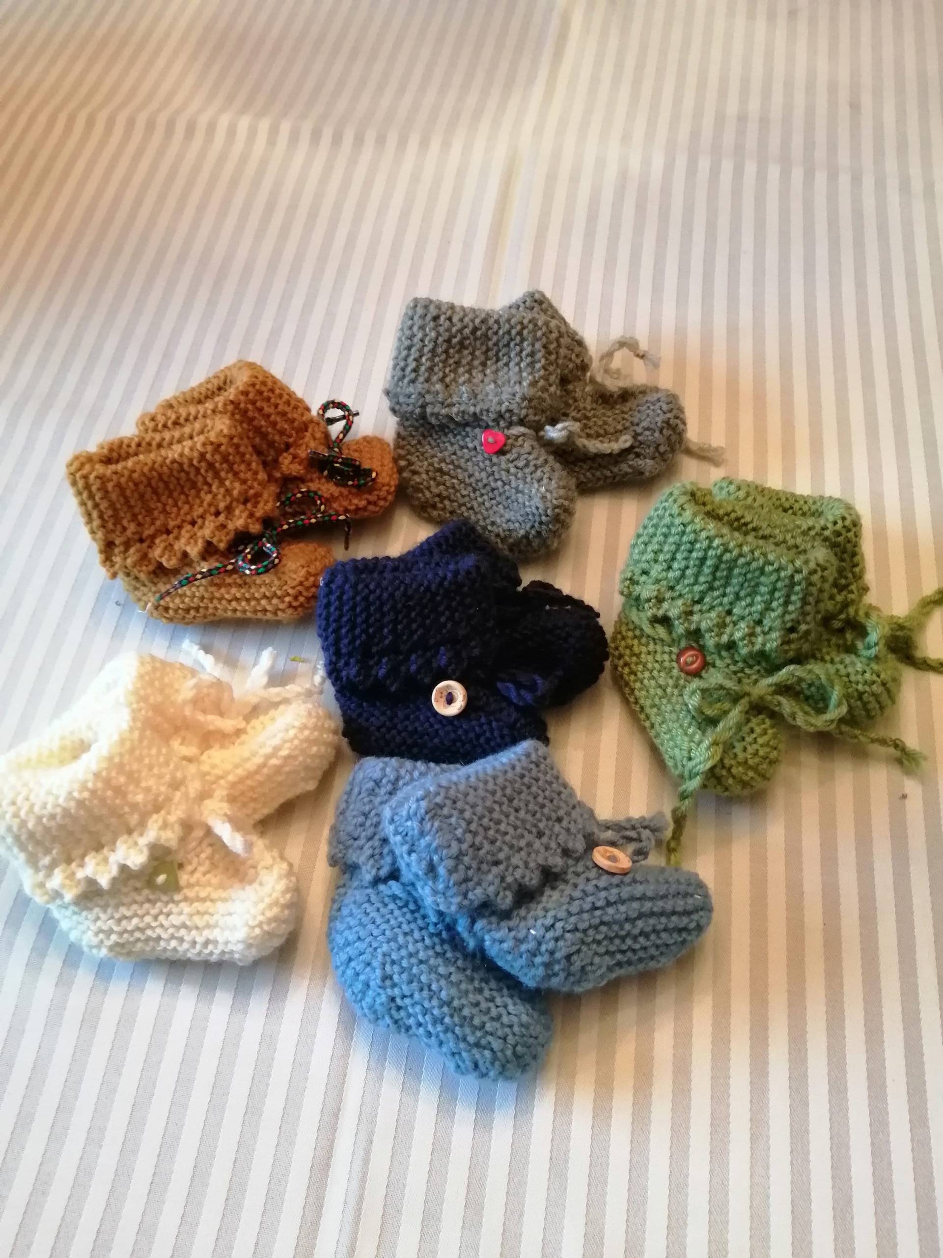 Gestrickte Babyschuhe in Mehreren Farben Gestrickte Babyschuhe in Mehreren Farben von LuisasshopDE